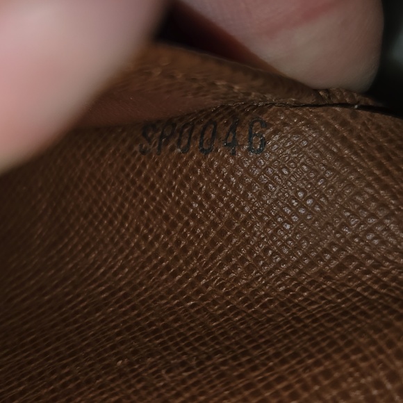 Vintage Louis Vuitton Monogram Wallet / Agenda / Passport Holder - Picture 9 of 15